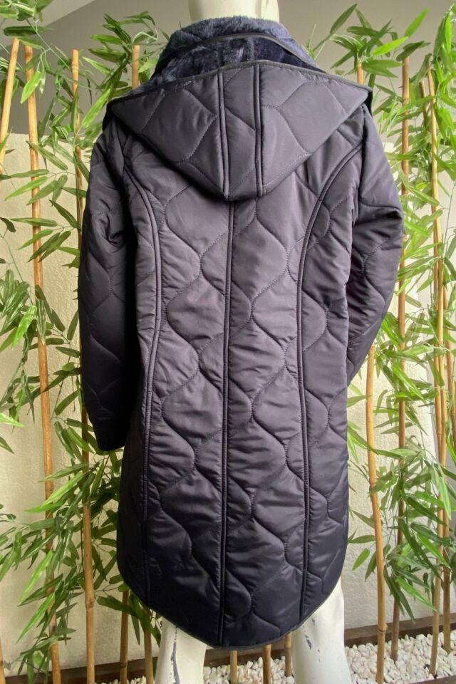 Vetre Kadın Büyük Beden Kapüşonlu 95 Cm Damla Desen Lacivert Kapitone Mont 1007